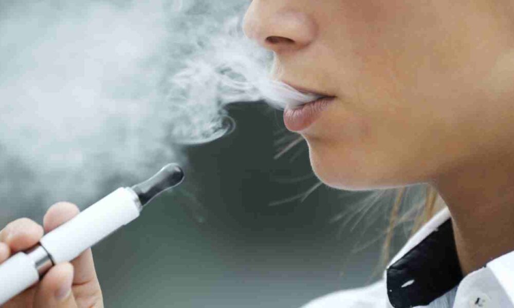 Πάτρα, Πάτρα ειδήσεις, περίπτερα Πάτρας, πώληση καπνού σε ανηλίκους, κάπνισμα ανηλίκων, έλεγχος ηλικίας, KidsWallet, gov.gr, προϊόντα καπνού, αλκοόλ και ανήλικοι, πρόστιμα περιπτέρων, νομοθεσία καπνικών, Αχαΐα παραβάσεις, προστασία ανηλίκων, ψηφιακή επαλήθευση ηλικίας, QR code καταστήματα, Patras, Patras news, tobacco sales to minors, underage smoking Greece, age verification, KidsWallet app, tobacco legislation Greece, age control kiosks, smoking prevention, electronic tobacco registry, minor protection laws, alcohol sales to minors, digital age verification, retail fines Greece