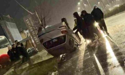 Ακτή Δυμαίων, τροχαίο ατύχημα, ανατροπή αυτοκινήτου, Top Parks Πάτρα, νεαροί επιβάτες, σύγκρουση σταθμευμένο, Τροχαία Πάτρα, ξημερώματα Κυριακής, χωρίς τραυματισμούς, αυτοκίνητο τούμπα, Akti Dimaion, Patras car accident, vehicle rollover, Top Parks Patra, young passengers, collision parked car, Patras Traffic Police, Sunday morning crash, no injuries, flipped car, Greece road incident