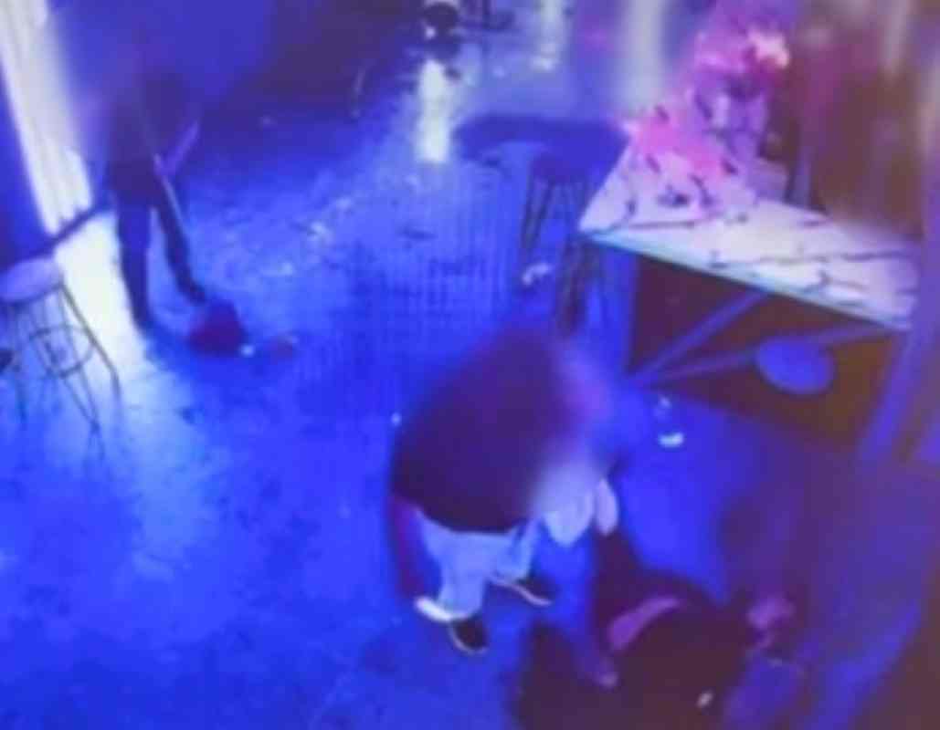 Πατρα, Patras, φονική συμπλοκή, fatal clash, Κώστας Μπασιλάρης, Kostas Basilakis, νυχτερινό κέντρο, nightclub, κάμερες ασφαλείας, security cameras, βίντεο ντοκουμέντο, documentary video, ξάδελφος θύματος, victim's cousin, μαχαίρι, knife, απειλή, threat, κλωτσιά, kick, νεκρός, dead, αιματηρό επεισόδιο, bloody incident, Αχαΐα, Achaea, ειδήσεις Πάτρα, Patras news, εγκληματικότητα, criminality, φόνος, murder, new footage