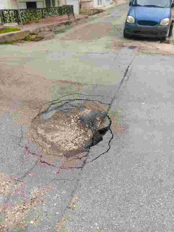 Άγιος Διονύσιος, Saint Dionysios, λακκούβα, pothole, επικίνδυνος δρόμος, dangerous road, οδική ασφάλεια, road safety, Δήμος, Municipality, Αντιδήμαρχος Αθλητισμού, Deputy Mayor of Sports, στρατιά καθημερινότητας, city maintenance, καταγγελία, complaint, άσφαλτος, asphalt damage, ατύχημα, accident, παγίδα θανάτου, death trap, υποχώρηση οδοστρώματος, road subsidence, τοπικά νέα, local news, αδιαφορία δήμου, municipal negligence, υποδομές, infrastructure failure, κίνδυνος,