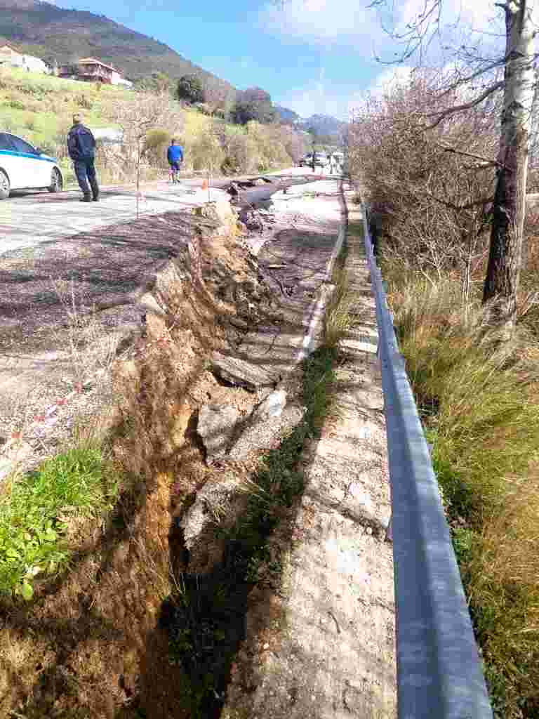 Εθνική Οδός 111, Πατρών Τριπόλεως, Δίβρη, Χάνι Θεοφάνη, καθίζηση οδοστρώματος, κατάρρευση δρόμου, ορεινή Ηλεία, National Road 111, Patras Tripoli highway, Divri, road subsidence, highway collapse, landslide Greece, road network damage,