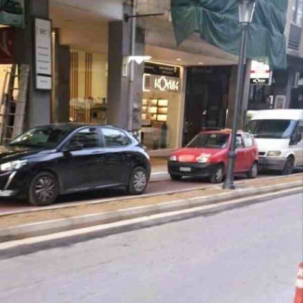 Πάτρα, πεζόδρομοι Πάτρας, παράνομη στάθμευση, ποδηλατόδρομος Αγίου Νικολάου, Άνω Πόλη Πάτρας, οδός Παντοκράτορος, Τριών Ναυάρχων, οδός Κανάρη, Τροχαία Πάτρας, έργα ανάπλασης, βιώσιμη κινητικότητα, προβλήματα Πάτρας, πάρκινγκ σε πεζόδρομους, Patras Greece, Patras pedestrian zones, illegal parking Patras, Patras bike lanes, Agiou Nikolaou cycling path, Ano Poli Patras, urban mobility Greece,