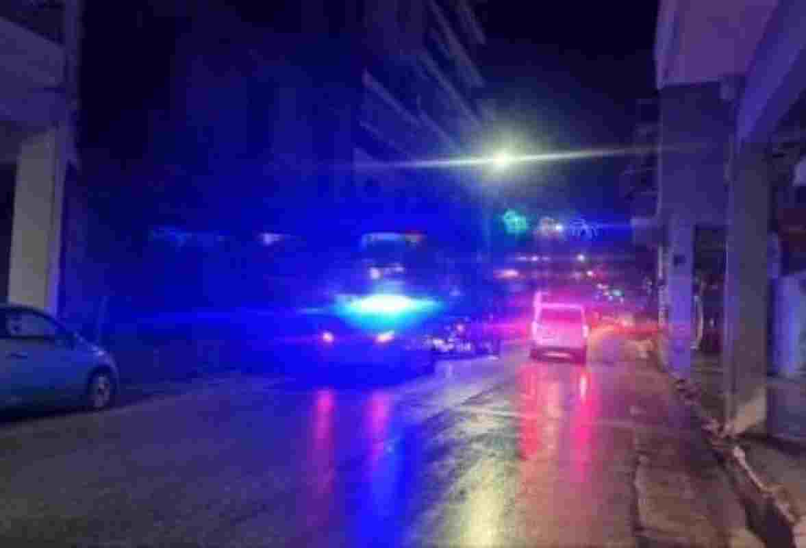 Πάτρα, τροχαίο ατύχημα, οδός Κορίνθου, Φαβιέρου, ειδήσεις Πάτρα, αγροτικό αυτοκίνητο, σύγκρουση, σταθμευμένα οχήματα, ολισθηρότητα, Τροχαία Πατρών, Patras, car accident, Korinthou street, Favierou, Patras news, pickup truck, car crash, parked cars, slippery road,