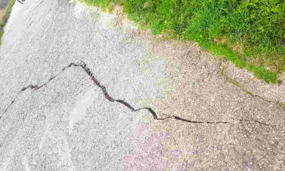 Πάτρα, Βελβίτσι, Μπάλλα, Βούντενη, Συχαινά, Χάραδρος, καθίζηση οδοστρώματος, κατολίσθηση, οδική ασφάλεια, Δήμος Πατρέων, Patras, Velvitsi, Mpalas, Vounteni, Sychaina, road subsidence, landslide risk, road safety, Greek local news,