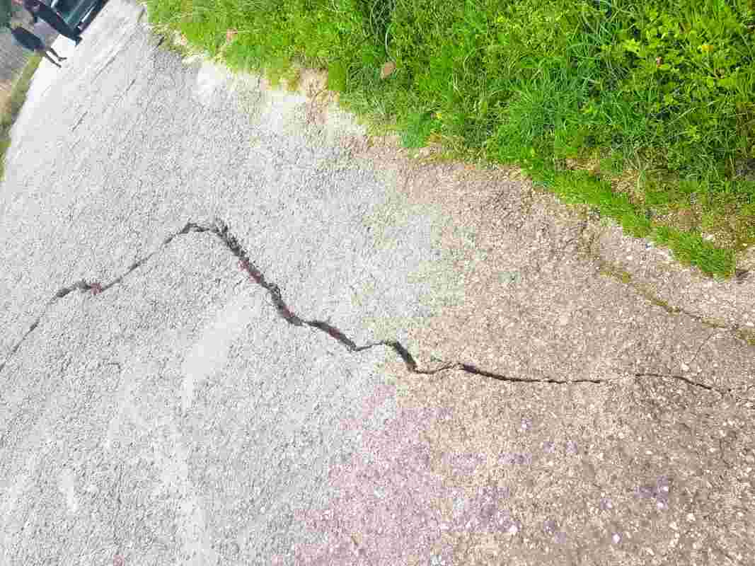 Πάτρα, Βελβίτσι, Μπάλλα, Βούντενη, Συχαινά, Χάραδρος, καθίζηση οδοστρώματος, κατολίσθηση, οδική ασφάλεια, Δήμος Πατρέων, Patras, Velvitsi, Mpalas, Vounteni, Sychaina, road subsidence, landslide risk, road safety, Greek local news,