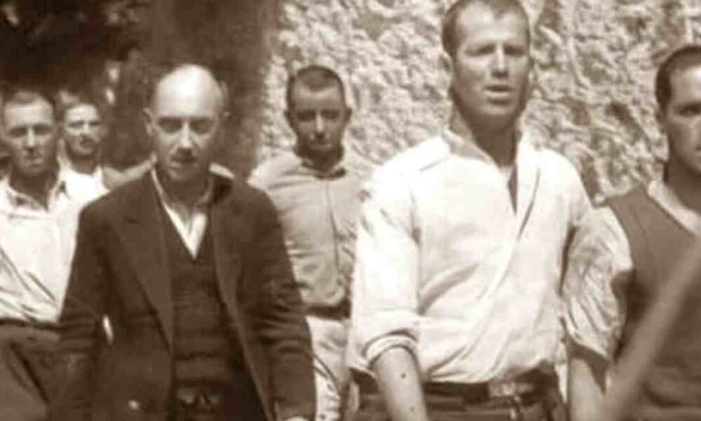 Εκτέλεση 200 Καισαριανή, 1η Μαΐου 1944, Σκοπευτήριο Καισαριανής, δημοπρασία eBay φωτογραφίες, ναζιστικά εγκλήματα πολέμου, Γερμανική Κατοχή στην Ελλάδα, Χέρμαν Χόιερ υπολοχαγός, φωτογραφίες αντίστασης, Βασίλης Παπαδήμας ταυτοποίηση, ιστορικά ντοκουμέντα Β Παγκόσμιος Πόλεμος, Εθνική Αντίσταση, 1012 Festungs-Batallion, Kaisariani 200 execution, May 1 1944, Kaisariani Shooting Range, eBay auction WWII photos, Nazi war crimes Greece, German Occupation of Greece, Lt. Hermann Otto Hoyer, Greek Resistance photos, Vasilis Papadimas identification, WWII historical documents, Greek National Resistance,