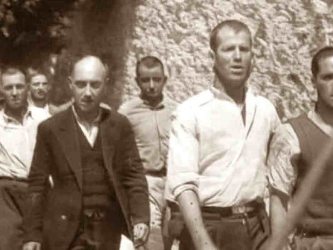 Εκτέλεση 200 Καισαριανή, 1η Μαΐου 1944, Σκοπευτήριο Καισαριανής, δημοπρασία eBay φωτογραφίες, ναζιστικά εγκλήματα πολέμου, Γερμανική Κατοχή στην Ελλάδα, Χέρμαν Χόιερ υπολοχαγός, φωτογραφίες αντίστασης, Βασίλης Παπαδήμας ταυτοποίηση, ιστορικά ντοκουμέντα Β Παγκόσμιος Πόλεμος, Εθνική Αντίσταση, 1012 Festungs-Batallion, Kaisariani 200 execution, May 1 1944, Kaisariani Shooting Range, eBay auction WWII photos, Nazi war crimes Greece, German Occupation of Greece, Lt. Hermann Otto Hoyer, Greek Resistance photos, Vasilis Papadimas identification, WWII historical documents, Greek National Resistance,