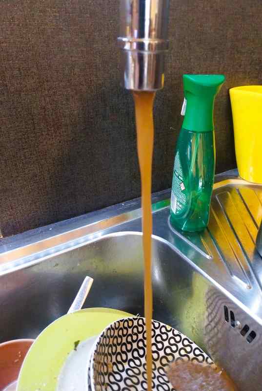 Οβρυά Πάτρας, ΔΕΥΑΠ, Δήμος Πατρέων, ακατάλληλο νερό, λάσπη στη βρύση, καφέ νερό, πρόβλημα υδροδότησης, μολυσμένο νερό, θολό νερό, δημόσια υγεία Πάτρα, καταγγελία ΔΕΥΑΠ, δίκτυο ύδρευσης, υποδομές Πάτρα, νερό Πάτρα, Ovrya Patras, DEYAP Patras, Patras water supply, Municipality of Patras, contaminated water, brown tap water, water quality issues, muddy water Patras, water pollution Greece, public health risk, water infrastructure, water utility complaint, Patras water crisis,