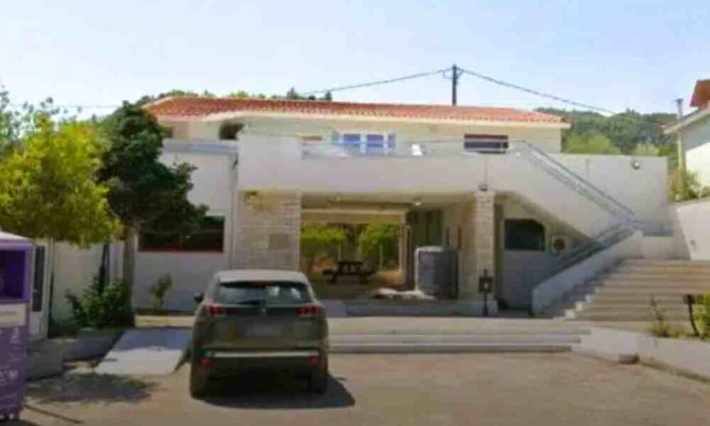 Αραχωβίτικα, διάρρηξη Αραχωβίτικα, κοινοτικό γραφείο, Κωνσταντίνος Μιχαλόπουλος, αστυνομικό ρεπορτάζ, Αχαΐα ειδήσεις, διάρρηξη κοινότητας, ανοικτός υπολογιστής, κλοπή εγγράφων, σήμανση αποτυπώματα, περίεργη διάρρηξη, παραβίαση γραφείου, έρευνες αστυνομίας Αραχωβίτικα, μυστήριο με υπολογιστή Αραχωβίτικα, Arachovitika, burglary Arachovitika, community office, Konstantinos Michalopoulos, police report, Achaia news, community office break-in, computer left on, document theft investigation, forensics fingerprints, mysterious burglary, office trespassing, Arachovitika community office break-in, police investigation Achaia,