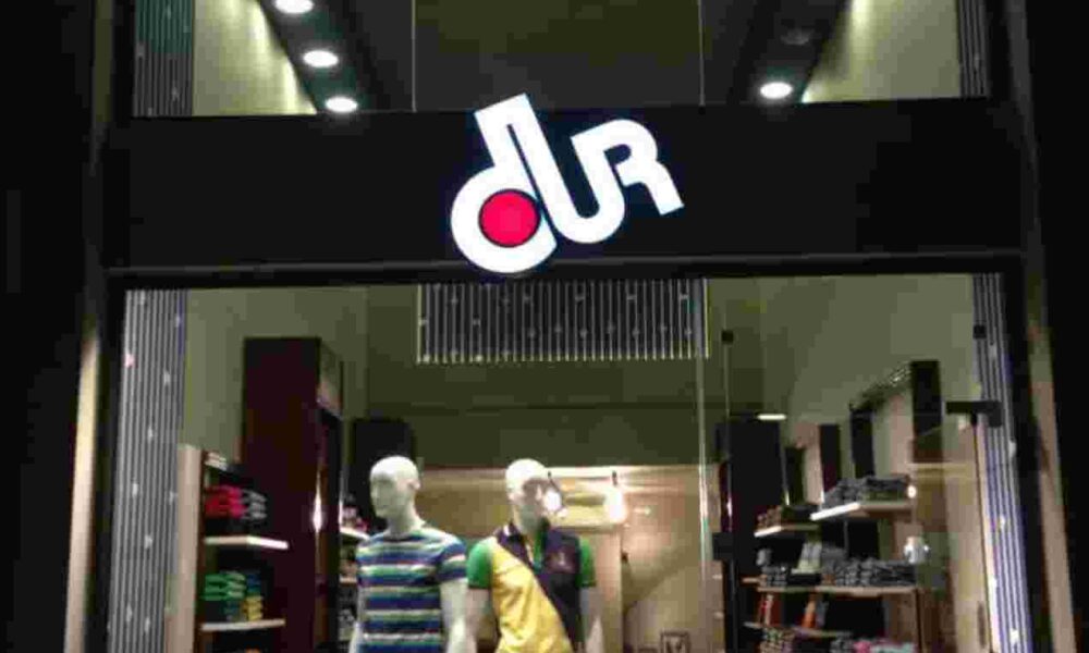 Δούρος ΑΕ, Douros SA, Dur Πάτρα, Dur Patras, Νίκος Μπάκος, Nikos Bakos, Αλεξάνδρα Καϋμενάκη, Alexandra Kaimenaki, Cosmos Developments, μετατρέψιμο ομολογιακό δάνειο, convertible bond loan, Real Estate investment Greece, επενδύσεις ακινήτων, Θεόδωρος Δούρος, Theo Douros, εξυγίανση επιχειρήσεων, business restructuring Greece, ελληνική βιομηχανία μόδας, Greek fashion industry, αναδιάρθρωση χρεών, debt settlement, Δημήτρης Μπάκος, Γιάννης Καϋμενάκης, Bakos Kaimenakis family, επιχειρηματικά νέα Πάτρα,