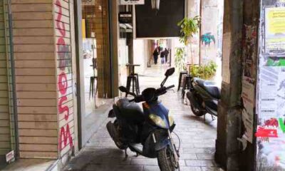 Πάτρα, Patras, Κορίνθου και Βότση, παράνομη στάθμευση, illegal parking Greece, γαϊδουρίστικο πάρκινγκ, jerk parking, πεζοδρόμια, sidewalks, προσβασιμότητα, accessibility, οδηγός της χρονιάς, driver of the year, Patras city center, Greece traffic violations, προβλήματα πόλης, city life,