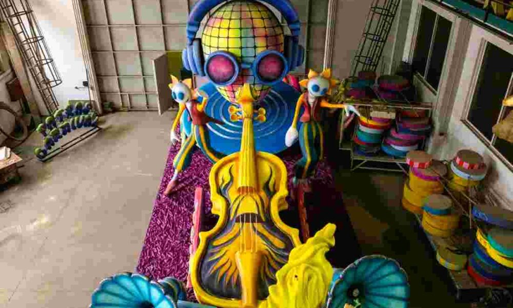 Καρναβάλι των Μικρών, Πατρινό Καρναβάλι, παρέλαση μικρών καρναβαλιστών, Πάτρα 15 Φεβρουαρίου, καρναβαλικά άρματα Δήμου Πατρέων, Τζίτζικας μασκότ, Πλατεία Ομονοίας παρέλαση, διαδρομή παρέλασης Πάτρα, αποκριάτικες εκδηλώσεις για παιδιά, Καρναβαλικό Εργαστήρι Πάτρας, Children's Carnival Patras, Patras Carnival 2026, children's parade Patras, Patras Carnival floats, Carnival mascot Tzitzikas, Patras Carnival route, Greek Carnival events, Patras Children's Carnival parade, kids carnival costumes,