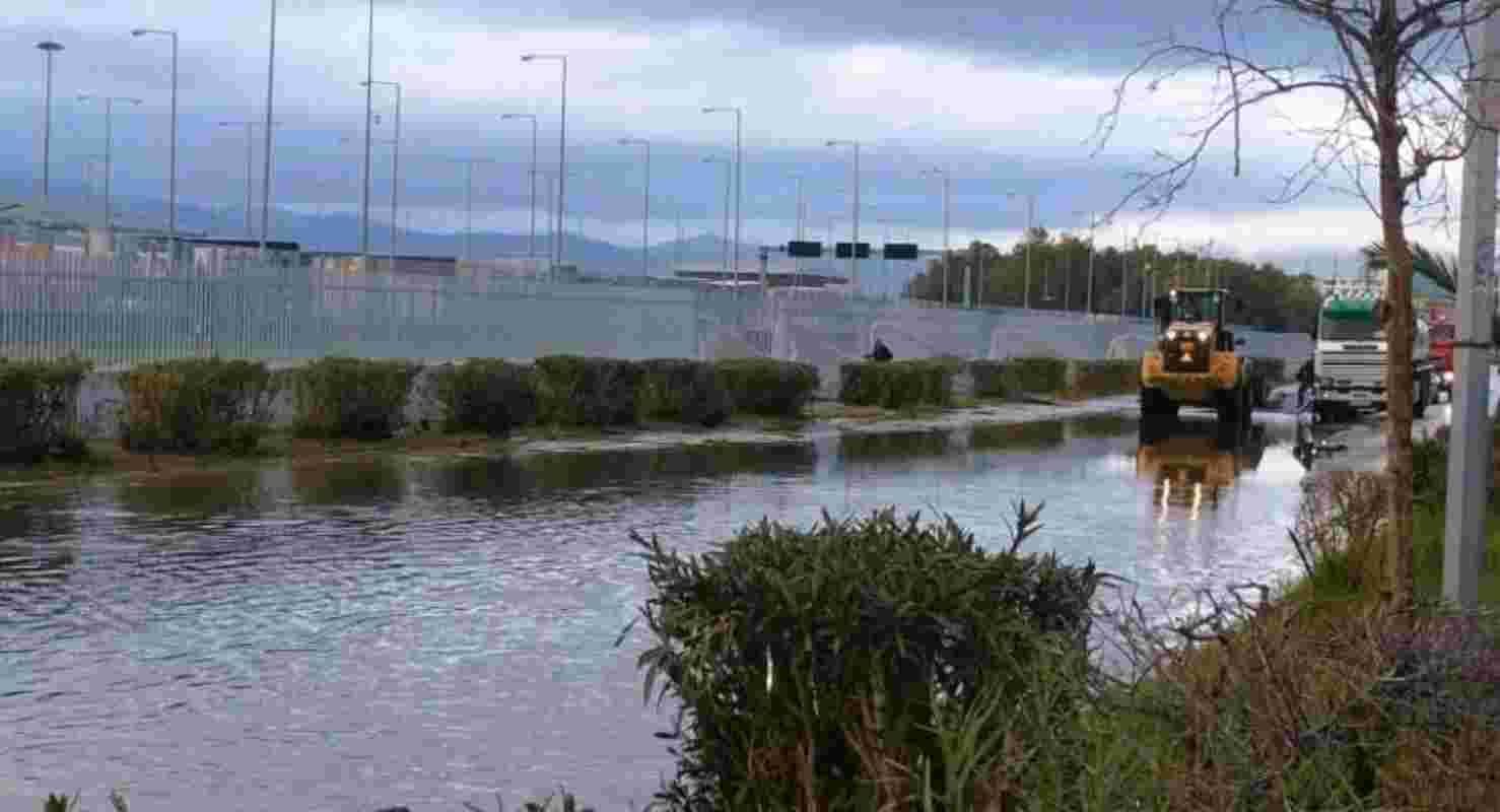 Πάτρα, Ακτή Δυμαίων, πλημμύρα Πάτρα, κακοκαιρία Πάτρα, κλειστοί δρόμοι Πάτρα, έργα υποδομής Πάτρα, φραγμένα φρεάτια, ευθύνη Δήμου Πατρέων, Περιφέρεια Δυτικής Ελλάδας, αντιπλημμυρικά έργα, απόγνωση κατοίκων, ζημιές από πλημμύρες, διαμαρτυρία Πάτρα, προβλήματα οδηγών, Patras, Akti Dymaion, Patras flood, Patras weather, Patras road closures, infrastructure Patras, drainage system failure, Patras municipality responsibility, Western Greece Region, flood protection works, residents in despair, flood damage Patras, Patras protest,