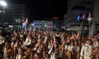 Καρναβάλι, Carnival, Νυχτερινή Παρέλαση, Night Parade, Σάββατο 21 Φεβρουαρίου, Saturday February 21, Έκρηξη Κεφιού, Celebration Explosion, Ποτάμι Χαράς, River of Joy, Πατρινο Καρναβάλι, Patras Carnival, Μεγάλο Πάρτυ, Giant Party, Καρναβαλιστές, Carnival Participants, Χορός στους Δρόμους, Street Dancing, Πολιτιστικές Εκδηλώσεις, Cultural Events, Τουρισμός Ελλάδα, Greece Tourism, Φεστιβάλ, Festival, Αποκριές, Apokries, Παραδοσιακό Καρναβάλι,