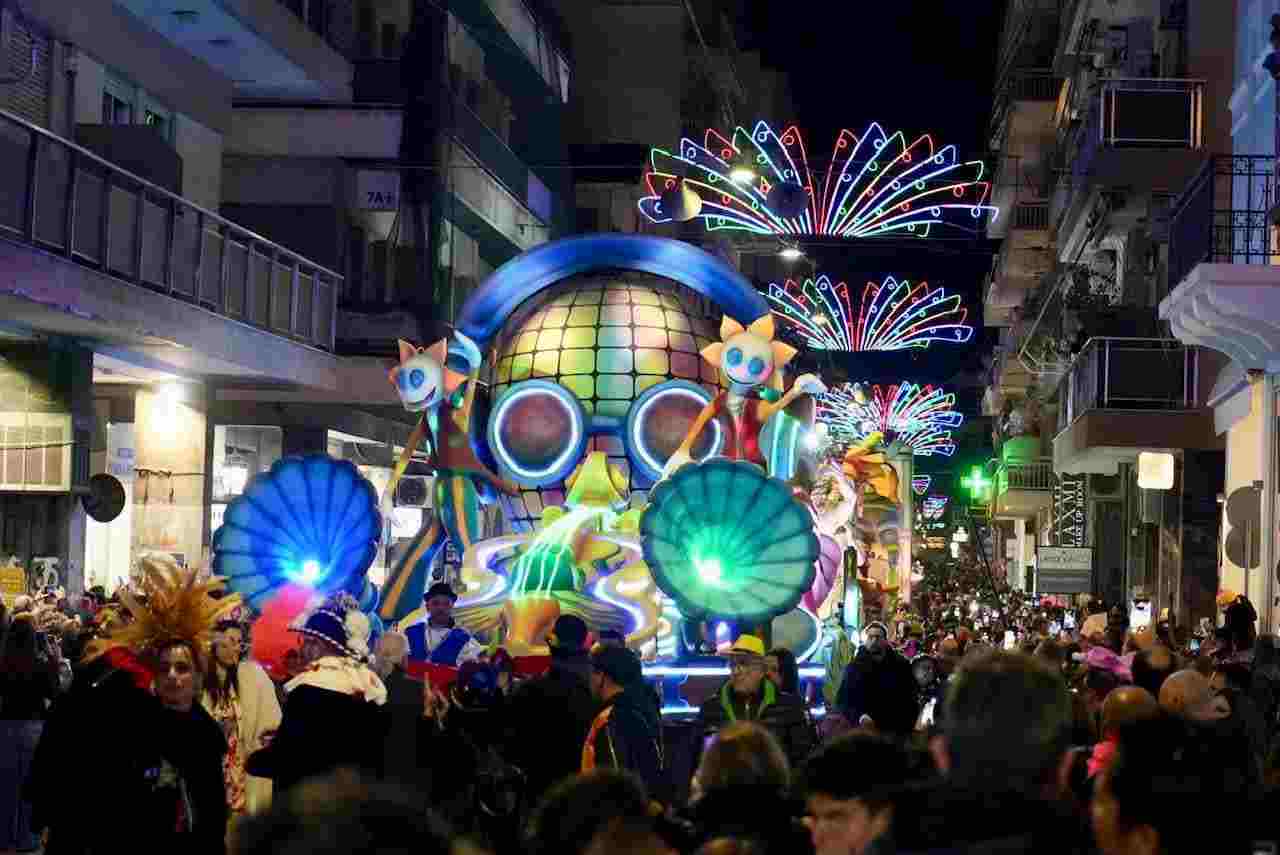 nyxterini-kathodos-armatwn-patra-2026-night-parade