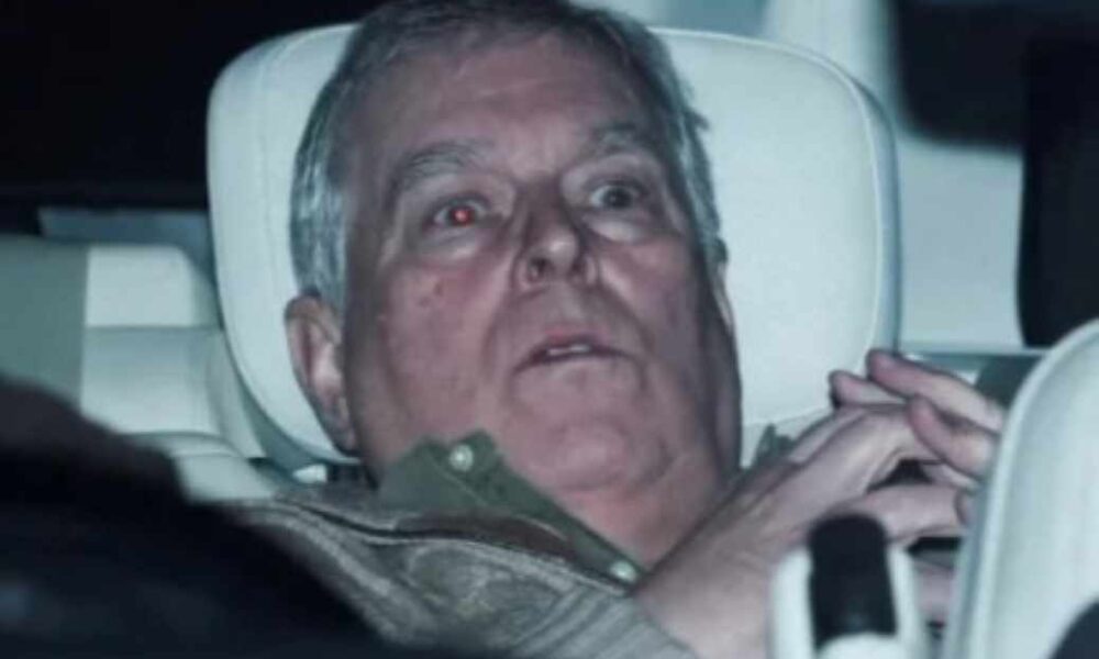 Πρίγκιπας Άντριου, Prince Andrew, σύλληψη πρίγκιπα Άντριου, Prince Andrew arrest, πρώτη φωτογραφία σύλληψης, Prince Andrew first photo after arrest, παράβαση καθήκοντος, misconduct in public office, δημόσιο αξίωμα, public office offense, ισόβια κάθειρξη, life imprisonment, βρετανική βασιλική οικογένεια, British Royal Family, Reuters φωτογραφία, Reuters Prince Andrew photo, δικαστικές εξελίξεις Λονδίνο, London judicial news, έκπτωτος πρίγκιπας, disgraced Prince, αστυνομική έρευνα, police investigation, Μπάκιγχαμ σκάνδαλο, Buckingham Palace scandal, Duke of York, Δούκας της Υόρκης, Prince Andrew shocked,