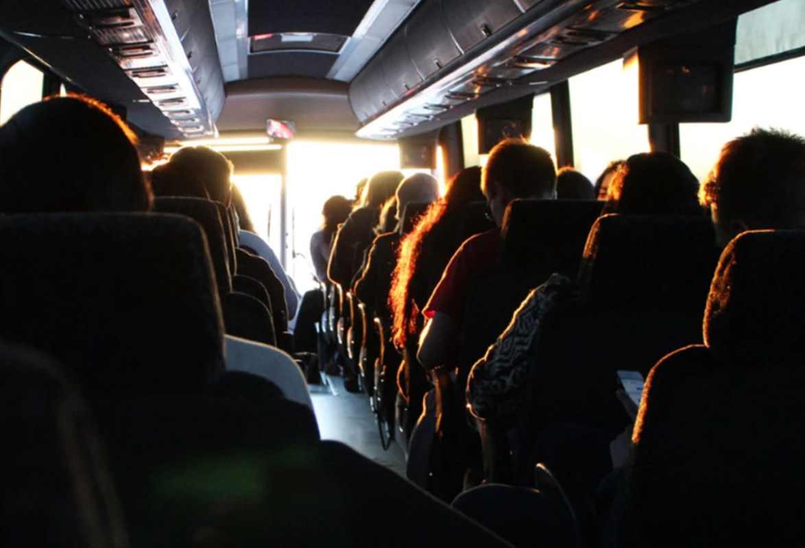 σχολική βία, bullying, Πάτρα, επίθεση σε μαθήτρια, ανήλικη παραβατικότητα, Καραμανδάνειο Νοσοκομείο, σχολική εκδρομή, επεισόδιο Πάτρα, βία μεταξύ ανηλίκων, ασφάλεια στα σχολεία, ξυλοδαρμός μαθήτριας, νέα περιστατικά βίας, εκπαιδευτική κοινότητα Πάτρας, αστυνομικό ρεπορτάζ Πάτρα, school violence, bullying Greece, Patras news, student assault, juvenile delinquency, Karamanndaneio Hospital, school trip incident, youth violence, school safety, female student attack, Patras police report, minor delinquency, school bullying incidents Greece,