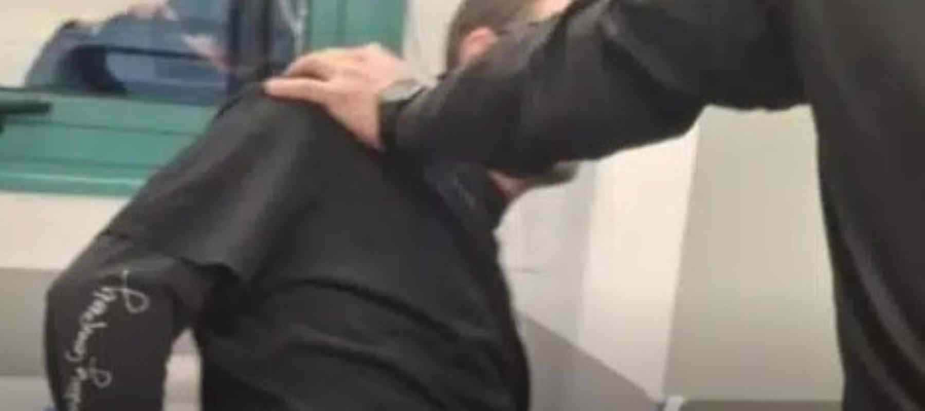 Δημήτρης Ζιαζιάς, σύλληψη γιατρού, Γενικό Κρατικό Νίκαιας, Άδωνις Γεωργιάδης, επεισόδια Νίκαια, ΟΕΝΓΕ, ΕΙΝΑΠ, νοσοκομειακοί γιατροί, αυταρχισμός, καταστολή, ΕΣΥ διαμαρτυρίες, Πρόεδρος ΕΙΝΑ Αχαΐας, αυτόφωρο γιατρός, υγειονομικοί κινητοποιήσεις, Dimitris Ziazias, doctor arrest Greece, Nikea General Hospital, Adonis Georgiadis, Greek health workers protest, OENGE, EINAP, Greek National Health System, ESY, police brutality Greece, hospital incidents Athens, medical unions Greece, Ziazias arrest, Ministry of Health Greece,