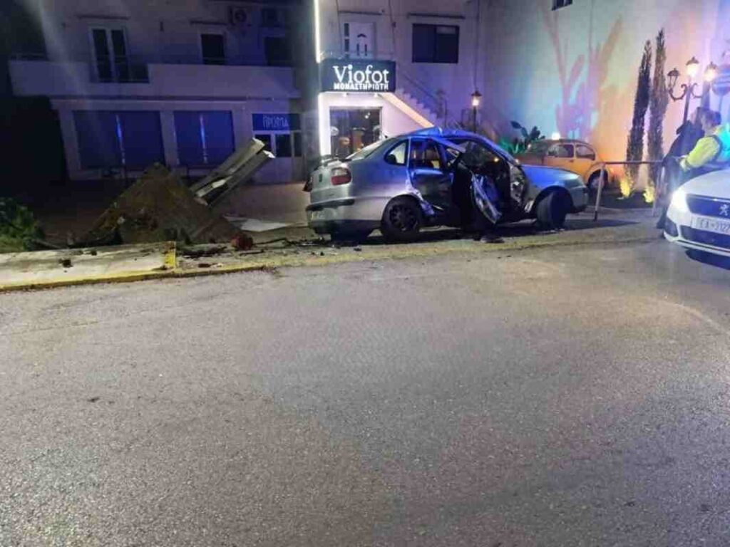 Τροχαίο δυστύχημα, Οβρυά Πάτρας, νεκρή 45χρονη, σύγκρουση οχημάτων, οδός Δημοκρατίας, ειδήσεις Πάτρα, τροχαίο σήμερα, θάνατος στην άσφαλτο, Fatal car accident, Ovrya Patras, 45-year-old woman dead, car crash Greece, Patras news, tragic road accident,