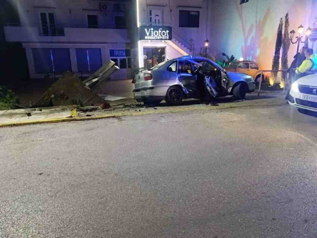 Τροχαίο δυστύχημα, Οβρυά Πάτρας, νεκρή 45χρονη, σύγκρουση οχημάτων, οδός Δημοκρατίας, ειδήσεις Πάτρα, τροχαίο σήμερα, θάνατος στην άσφαλτο, Fatal car accident, Ovrya Patras, 45-year-old woman dead, car crash Greece, Patras news, tragic road accident,