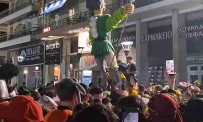 Πατρινό Καρναβάλι, βανδαλισμός Πάτρα, Πλατεία Γεωργίου, καταστροφή μπαστάκα, καρναβαλικός διάκοσμος, ειδήσεις Πάτρα, επεισόδια καρναβάλι, βίντεο βανδαλισμού, Καρναβαλικό Εργαστήρι, ασέβεια θεσμού, καταδίκη πράξης, νεαροί Πάτρα, Patras Carnival, vandalism Greece, Patra Carnival 2026, bastakas destruction, Georgiou Square Patras, carnival decorations damage, Patras news today, carnival vandalism video, Greek carnival traditions, urban vandalism, Patras carnival incidents,