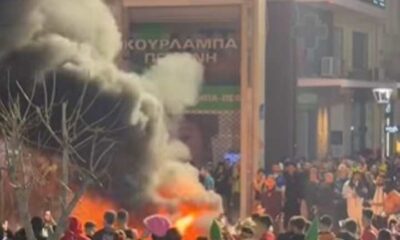 Πάτρα, Patras, Πατρινό Καρναβάλι, Patras Carnival, Πλατεία Γεωργίου, George Square, βανδαλισμός, vandalism, εμπρησμός, arson, μπάστακας, bastakas, φωτιά, fire, πυροσβεστήρας, fire extinguisher, ειδήσεις Πάτρα, Patras news, καρναβαλικός διάκοσμος, carnival decorations, απόπειρα εμπρησμού, arson attempt, καταστροφή, destruction, επίκαιρα, breaking news Greece, καρναβαλιστές,