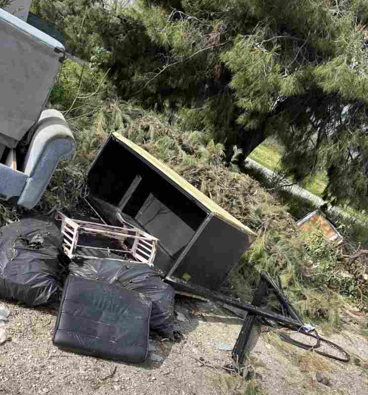 Πάτρα, Μποζαΐτικα, οδός Χαράδρου, αυθαιρεσία, σκουπίδια, μπάζα, περιβάλλον, Δήμος Πατρέων, ιδιαίτερο φυσικό κάλλος, καταγγελία, ρύπανση, Patras, Bozatika, Charadrou street, waste, illegal dumping, environment, pollution, Patra, Bozaitika, odos Charadrou, skoupidia, mpaza, perivallon, Dimos Patreon, idietero fysiko kallos, kataggelia, rypansi,