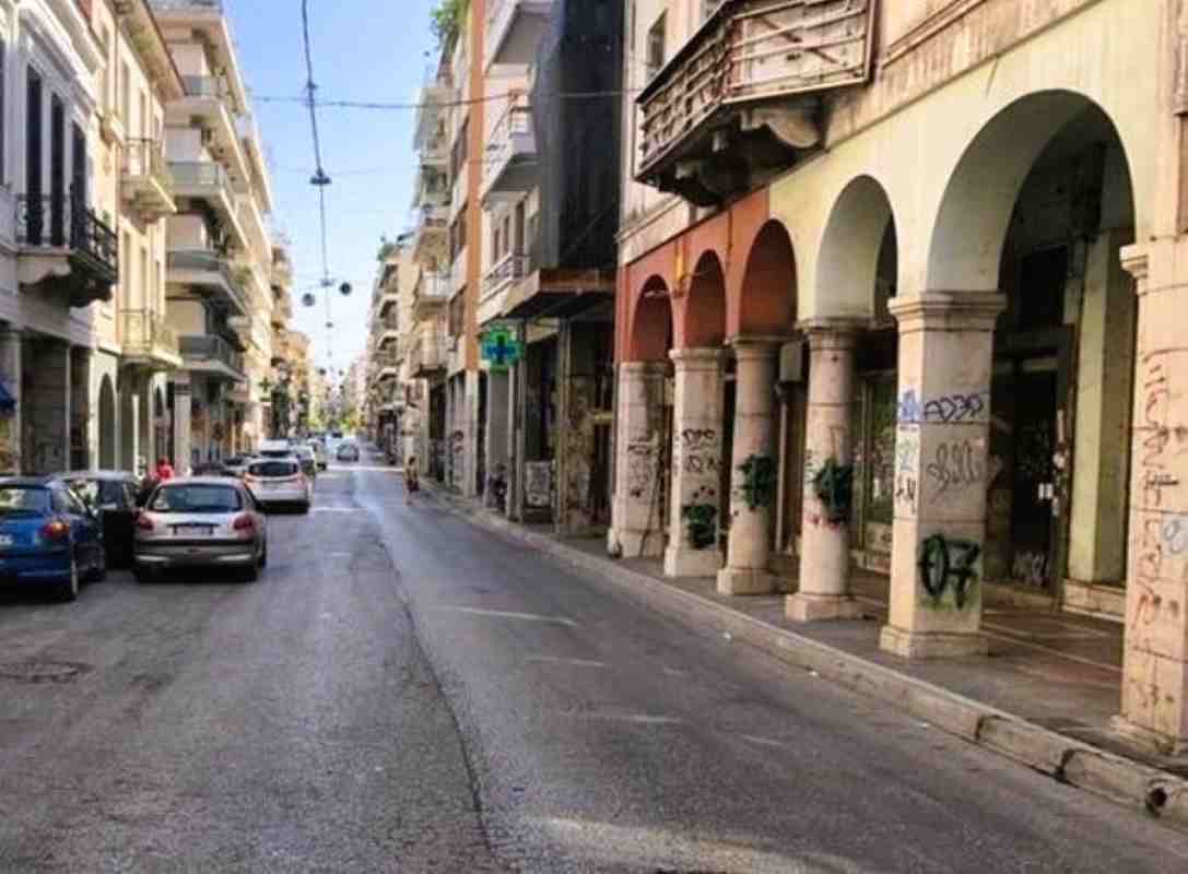 Πάτρα, τιμές καυσίμων, βενζίνη, ακρίβεια, κίνηση στους δρόμους, Μέση Ανατολή, αμόλυβδη, ντίζελ, πρατήρια καυσίμων, οικονομική κρίση, μετακινήσεις, Patra, Patras, fuel prices, gasoline prices, petrol price Greece, energy crisis, traffic reduction, Middle East war impact, unleaded 95, diesel price, fuel stations, economic impact, Patra dromoi, times kafsimon, venzini, akriveia, kinisi Patra, amolivdi, dromoi adeioi, petreleo kinisis, dekapenthimero, drastiki meiosi