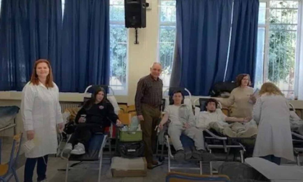 εθελοντική αιμοδοσία, 8ο ΓΕΛ Πατρών, Πάτρα, υγεία, μαθητές, εθελοντισμός, 8ο Λύκειο Πάτρας, Αγωγή Υγείας, ΠΓΝΠ Παναγία η Βοήθεια, προσφορά αίματος, δράση σχολείου, voluntary blood donation, 8th High School of Patras, Patra, health, students, volunteerism, blood drive, school activity, health education, University General Hospital of Patras, blood donation Greece, ethelontiki aimodosia, 8o GEL Patron, Patra, ygeia, mathites, ethelontismos, agogi ygeias, PGNP, prosfora aimatos, blood donation,