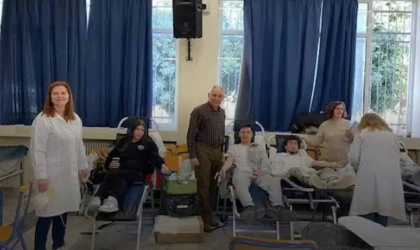 εθελοντική αιμοδοσία, 8ο ΓΕΛ Πατρών, Πάτρα, υγεία, μαθητές, εθελοντισμός, 8ο Λύκειο Πάτρας, Αγωγή Υγείας, ΠΓΝΠ Παναγία η Βοήθεια, προσφορά αίματος, δράση σχολείου, voluntary blood donation, 8th High School of Patras, Patra, health, students, volunteerism, blood drive, school activity, health education, University General Hospital of Patras, blood donation Greece, ethelontiki aimodosia, 8o GEL Patron, Patra, ygeia, mathites, ethelontismos, agogi ygeias, PGNP, prosfora aimatos, blood donation,