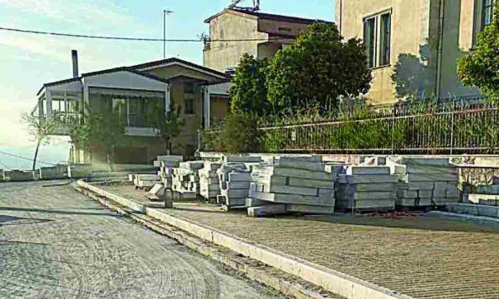 Ανάπλαση Άνω Πόλης Πάτρας, Upper Town Patras regeneration, οδός Γερμανού Πάτρα, Germanou street Patras, Παναγιώτης Μελάς Πάτρα, Panagiotis Melas Patras, έργα δήμου Πατρέων, Patras municipality projects, προβλήματα εργολάβων ΕΣΠΑ, NSRF funding issues construction, ανάπλαση ιστορικού κέντρου Πάτρας, Patras historic center redevelopment, Πλατεία Όλγας ανάπλαση, Olga Square Patras renovation, Ταμπάχανα Πάτρα έργα, Taba-hana Patras construction, υποδομές Πάτρα 2027, Patras infrastructure 2027, καθυστέρηση έργων Πάτρα, Patras construction delays.