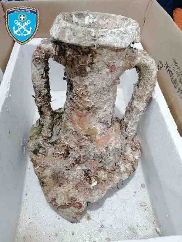 Κυλλήνη, Καλογριά, Λιμενικό Σώμα, αλιευτικό σκάφος, αρχαίο αντικείμενο, αμφορέας, στόμιο αμφορέα, αρχαιολογία, Εφορεία Εναλίων Αρχαιοτήτων, εύρημα, πολιτιστική κληρονομιά, Ηλεία, νέα Κυλλήνης, Kyllini, Kalogria, Hellenic Coast Guard, fishing boat, ancient artifact, amphora, amphora neck, archaeology, underwater antiquities, discovery, cultural heritage, Elis, Peloponnese, Greece archaeology news