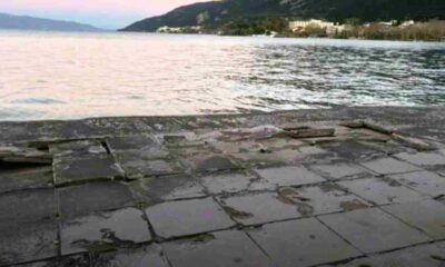 Δήμος Πατρέων, Ψαθόπυργος, αποκατάσταση πεζοδρομίου, έργα υποδομής, ασφάλεια πεζών, τεχνικά έργα Πάτρα, παραλιακή ζώνη, ζημιές από κακοκαιρία, Δήμος Πατρέων έργα, Psathopyrgos, Patras Municipality, sidewalk repair, infrastructure works Patras, pedestrian safety, coastal erosion Greece, storm damages, Dimos Patreon, Psathopyrgos Patra, apokatastasi pezodromiou, erga ypodomis, asfaleia pezon, technika erga Patra, paraliaki zoni, zimies kakokairia,