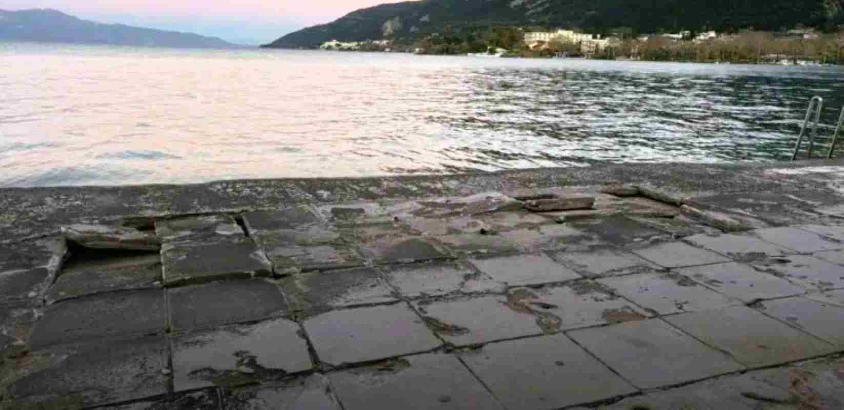 Δήμος Πατρέων, Ψαθόπυργος, αποκατάσταση πεζοδρομίου, έργα υποδομής, ασφάλεια πεζών, τεχνικά έργα Πάτρα, παραλιακή ζώνη, ζημιές από κακοκαιρία, Δήμος Πατρέων έργα, Psathopyrgos, Patras Municipality, sidewalk repair, infrastructure works Patras, pedestrian safety, coastal erosion Greece, storm damages, Dimos Patreon, Psathopyrgos Patra, apokatastasi pezodromiou, erga ypodomis, asfaleia pezon, technika erga Patra, paraliaki zoni, zimies kakokairia,