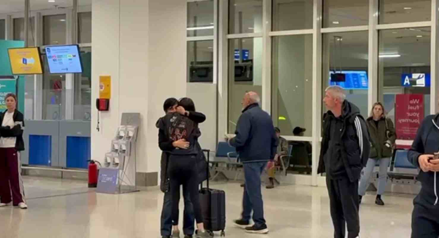 επαναπατρισμός Ελλήνων, repatriation of Greeks, Μέση Ανατολή, Middle East, πτήσεις επαναπατρισμού, repatriation flights, Υπουργείο Εξωτερικών, Ministry of Foreign Affairs Greece, Ελ. Βενιζέλος, Athens International Airport, Έλληνες εξωτερικού, Greeks abroad, κρίση στη Μέση Ανατολή, Middle East crisis, Ομάν, Oman, Μουσκάτ, Muscat, Άμπου Ντάμπι, Abu Dhabi, Ντουμπάι, Dubai, Ηνωμένα Αραβικά Εμιράτα, UAE, Βηθλεέμ, Bethlehem, Aegean Airlines, Sky Express, Πρεσβεία Ελλάδος, Greek Embassy, μαρτυρίες Ελλήνων, Greek survivor testimonies, πύραυλοι Μέση Ανατολή, missiles Middle East, απεγκλωβισμός πολιτών, citizen evacuation, κόστος εισιτηρίων, flight costs Middle East, Άρης Θεσσαλονίκης ομάδα νέων, Aris FC youth team, επιστροφή Ελλήνων, Greeks returning home, ειδικές πτήσεις, special flights, Σαουδική Αραβία, Saudi Arabia.