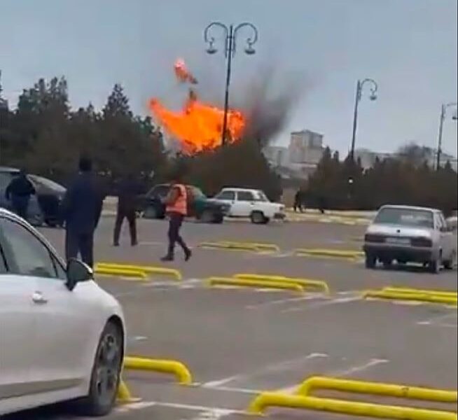 Ιράν, Αζερμπαϊτζάν, επίθεση με drone, βίντεο σοκ, Μπακού, σχολείο, αεροδρόμιο, Μέση Ανατολή, Καύκασος, κλιμάκωση πολέμου, αντίποινα, έκρηξη, άμαχοι, γεωπολιτική κρίση, Iran, Azerbaijan, drone attack, shocking video, Baku, school bombing, airport strike, Middle East, Caucasus, war escalation, Daily Mail, retaliation, explosion, civilian casualties, geopolitical crisis, ιρανικά drones, Iranian drones, Αζερμπαϊτζάν επίθεση, Azerbaijan attack, drone strike video, βίντεο έκρηξη, Baku airport, σχολείο Αζερμπαϊτζάν, school Azerbaijan, Iran vs Azerbaijan, κλιμάκωση Καύκασος, Caucasus escalation, Middle East war news