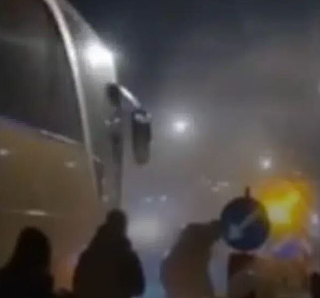 bus fire, Patras Pyrgos highway, Kaminia, Patras news, Fire Brigade, Police, emergency, smoke, brakes, evacuation, passenger safety, traffic incident, highway incident, Greece news, local news Patras, φωτιά, λεωφορείο, Πατρών Πύργου, Καμίνια, Πάτρα, Πυροσβεστική, Αστυνομία, έκτακτη είδηση, καπνός, φρένα, εκκένωση, ασφάλεια επιβατών, τροχαίο συμβάν, εθνική οδός, ειδήσεις Πάτρα,