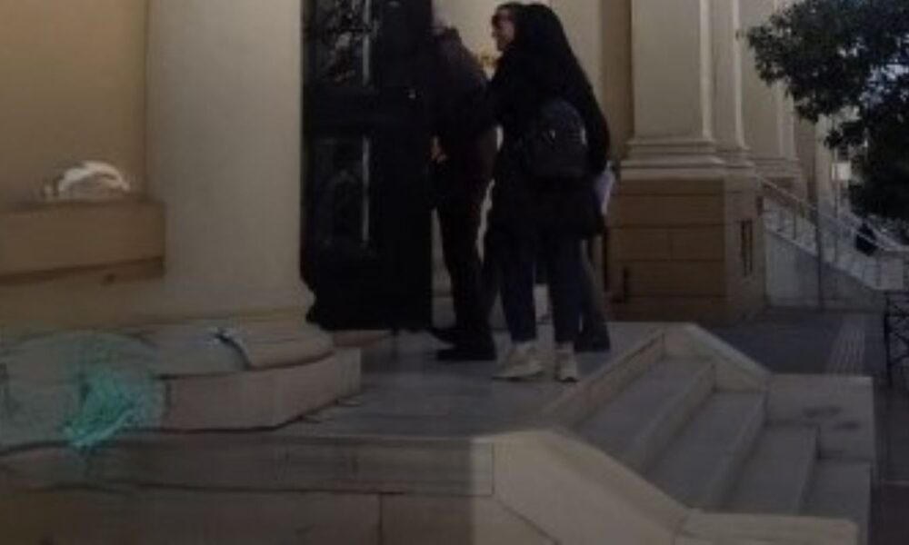 Πάτρα, Ρίο, 82χρονος γιατρός, Patras, Rio Greece, σύλληψη γιατρού, 82-year-old doctor arrest, πορνογραφία ανηλίκων, child pornography, σεξουαλική κακοποίηση ανηλίκων, child sexual abuse material, Δίωξη Κυβερνοεγκλήματος, Cyber Crime Division Greece, Αχαΐα, Achaia news, εγγόνια, grandchildren, NCMEC, παιδική κακοποίηση, child abuse, ψηφιακά πειστήρια, digital forensics, δικαστήρια Πάτρας, Patras court, φρίκη στο Ρίο, shock Greece, ειδήσεις Πάτρα, Greek news today.