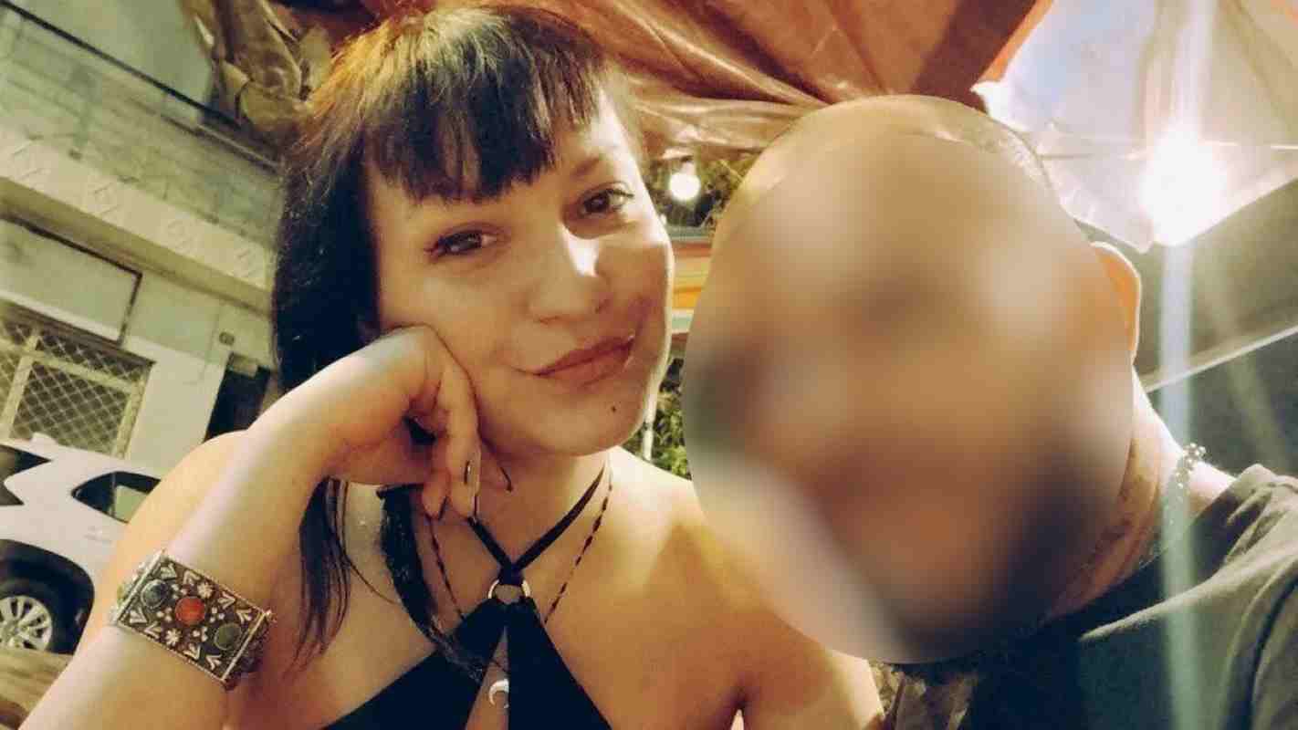 Γυναικοκτονία Κολωνός, δολοφονία εγκύου, θάνατος 31χρονης Κολωνός, ενδοοικογενειακή βία, συλληφθείς 38χρονος, νεκροψία-νεκροτομή, αστυνομικό ρεπορτάζ, κακοποιημένη γυναίκα, δομές φιλοξενίας γυναικών, έγκλημα στον Κολωνό, ιατροδικαστική εξέταση, μαρτυρίες γειτόνων, Femicide Kolonos, pregnant woman death Athens, domestic violence Greece, murder investigation Kolonos, 31-year-old pregnant dead, 38-year-old suspect, forensic examination, autopsy report Greece, violence against women, police report Athens, victim of abuse, Kolonos crime news.