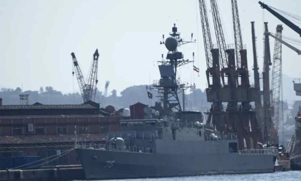 IRIS Dena, φρεγάτα Ιράν, βύθιση πλοίου, Σρι Λάνκα, επίθεση υποβρυχίου, Πολεμικό Ναυτικό Ιράν, Βιτζίτα Χέρατ, Ινδικός Ωκεανός, ναυτική τραγωδία, αγνοούμενοι ναύτες, IRIS Dena frigate, Iran navy, Sri Lanka ship sinking, submarine attack, Iranian frigate, Vijitha Herath, Indian Ocean, naval incident, missing sailors, maritime security.