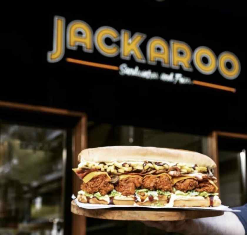 Πάτρα, Πλατεία Όλγας, Jackaroo Πάτρα, Goody’s Πάτρα, εστίαση Πάτρα, street food Πάτρα, burgers Πάτρα, Vivartia, thebest.gr, ειδήσεις Πάτρα, γρήγορο φαγητό, νέο κατάστημα, Patras, Olga Square, Jackaroo Patras, Goody’s Patras, Patras dining, street food Greece, burgers Greece, Patras news, Vivartia Group, fast food Patras, new opening, restaurant transition.