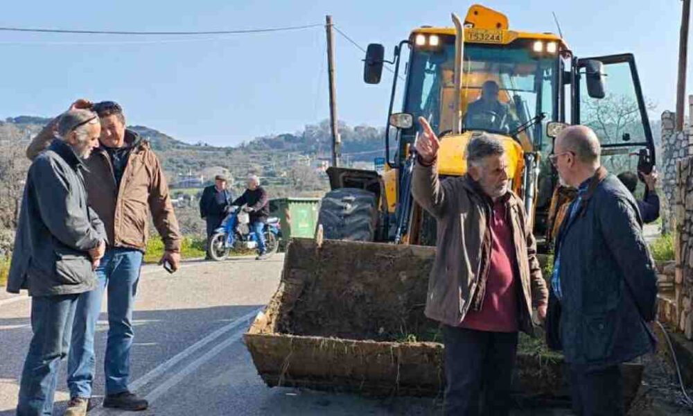 Περιφέρεια Δυτικής Ελλάδας, ΠΕ Αχαΐας, Άνω Καστρίτσι, Μαγούλα, Παλιάμπελα, Χαράλαμπος Μπονάνος, κατολίσθηση, οδικό δίκτυο Αχαΐας, αποκατάσταση κυκλοφορίας, τεχνικά έργα, καθαρισμός δρόμων, καιρικά φαινόμενα, Region of Western Greece, PE Achaia, Ano Kastritsi, Magoula, Paliampela, Charalampos Bonanos, landslide, Achaia road network, traffic restoration, technical works, road clearing, weather phenomena, landslide Ano Kastritsi, Achaia road infrastructure.