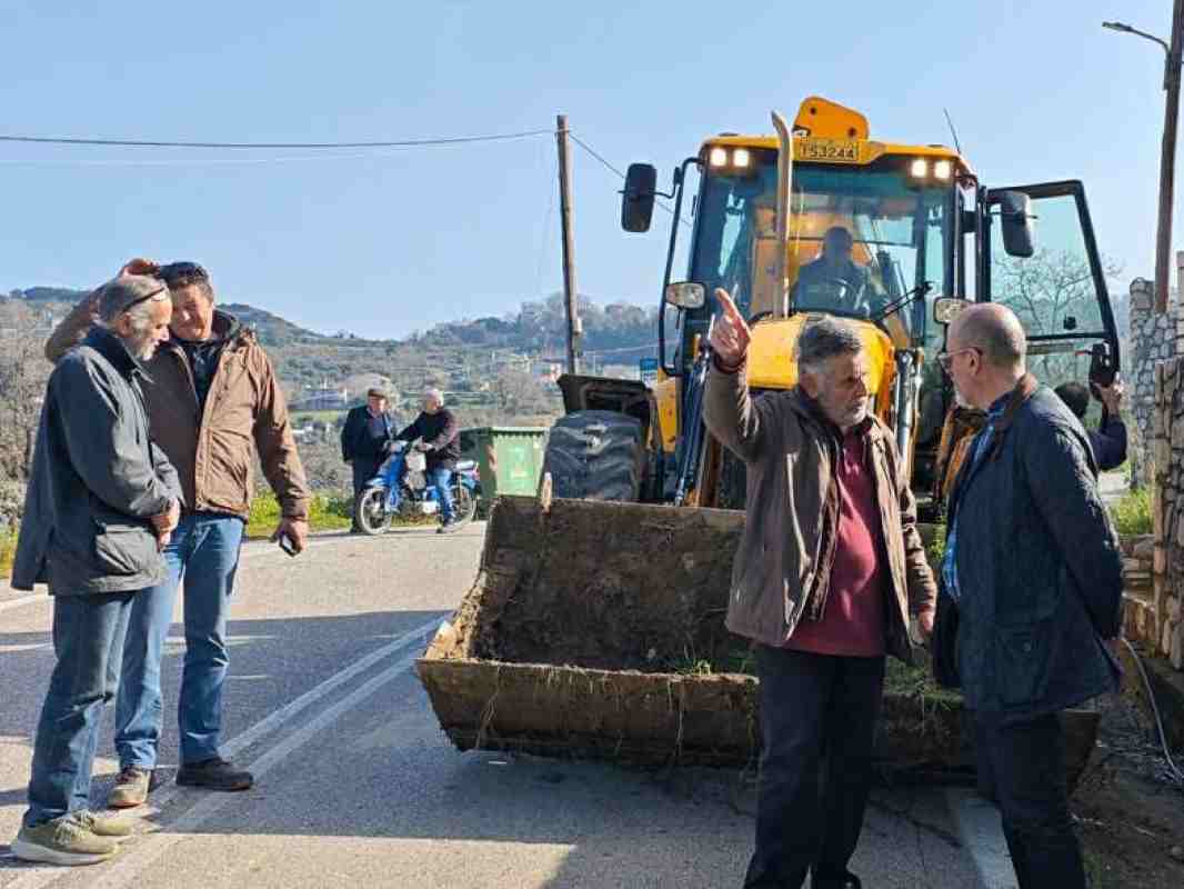 Περιφέρεια Δυτικής Ελλάδας, ΠΕ Αχαΐας, Άνω Καστρίτσι, Μαγούλα, Παλιάμπελα, Χαράλαμπος Μπονάνος, κατολίσθηση, οδικό δίκτυο Αχαΐας, αποκατάσταση κυκλοφορίας, τεχνικά έργα, καθαρισμός δρόμων, καιρικά φαινόμενα, Region of Western Greece, PE Achaia, Ano Kastritsi, Magoula, Paliampela, Charalampos Bonanos, landslide, Achaia road network, traffic restoration, technical works, road clearing, weather phenomena, landslide Ano Kastritsi, Achaia road infrastructure.