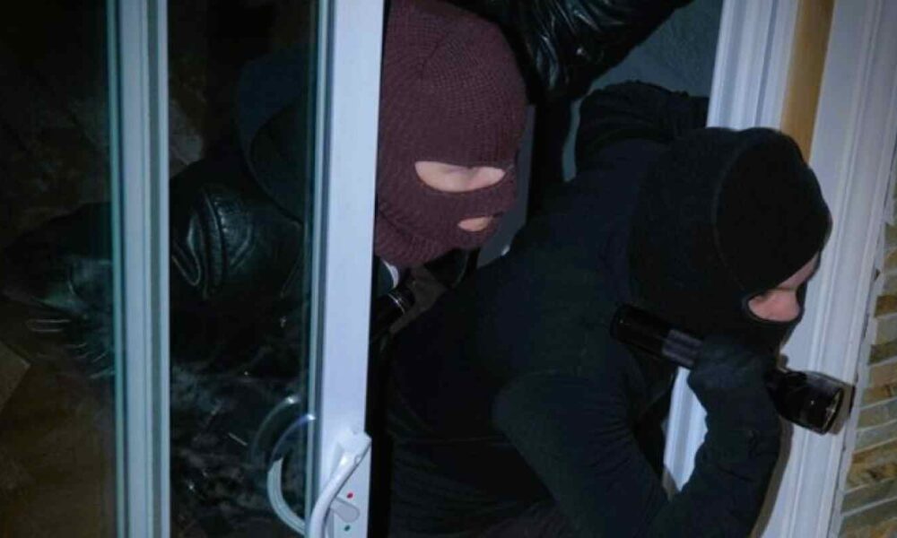 ληστεία, Δυτική Αχαΐα, αστυνομία, κουκουλοφόροι, ανθρωποκυνηγητό, χρηματοκιβώτιο, διάρρηξη, χωριό, ψαράδες, ειδήσεις Αχαΐα, robbery, West Achaia, police, masked men, manhunt, safe box, burglary, village, fishermen, Achaia news, listeia, dytiki achaia, astynomia, koukouloforoi, anthropokynigito, xrimatokivotio, diarrixi, xorio, psarades, eidiseis achaia,