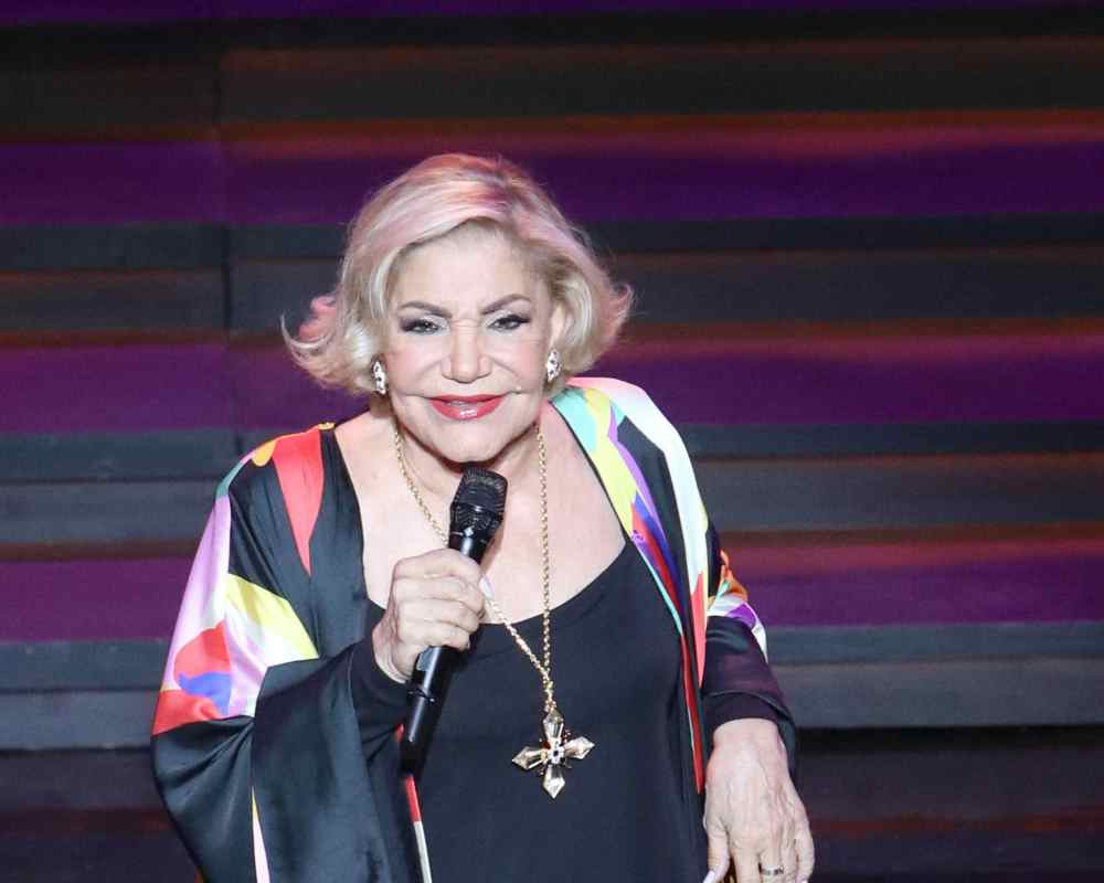 αρινέλλα, θάνατος Μαρινέλλας, κηδεία Μαρινέλλας, Κυριακή Παπαδοπούλου, Ηρώδειο εγκεφαλικό, η μεγάλη κυρία του τραγουδιού, ελληνικό τραγούδι, Marinella, Marinella death, Marinella singer, Marinella Greece, Greek music icon, Marinella funeral, Marinella stroke, Marinella 2026, Marinella news, Marinella thanatos, kideia Marinellas, Marinella tragoudistria, Irodeio egkefaliko, Kiriaki Papadopoulou, elliniko tragoudi,