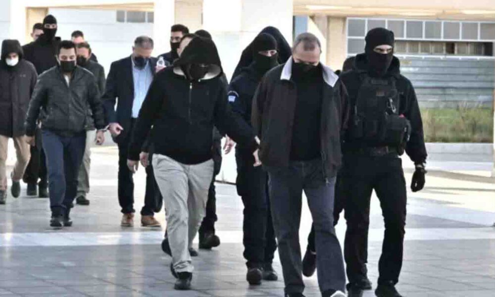 Υπόθεση Κολωνού, 12χρονη Κολωνός, σεξουαλική εκμετάλλευση, καταγγελίες μητέρας, Πέτρος Κουσουλός, καναλάρχης, δικαστικές εξελίξεις, δικαιοσύνη, προστασία ανηλίκων, κοινωνική επικαιρότητα, Kolonos case, 12-year-old girl Greece, child exploitation, mother's allegations, Petros Kousoulos, media mogul, Greek justice system, legal developments, child abuse scandal, Greek news, current events Greece, SEO keywords