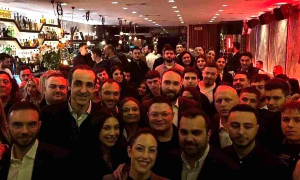 ΟΝΝΕΔ Αχαΐας, ONNED Achaia, εκλογές ΟΝΝΕΔ, ONNED elections, αναβολή εκλογών, election postponement, Ορφέας Γεωργίου, Orfeas Georgiou, Φίλιππος Παπαγεωργίου, Filippos Papageorgiou, Πέννυ Κουσουλού, Penny Kousoulou, Κυριάκος Μητσοτάκης, Kyriakos Mitsotakis, Νέα Δημοκρατία, New Democracy, ΝΔ, ND, Πάτρα, Patras, εσωκομματικές εκλογές, internal party elections, πολιτική κρίση, political crisis, νεολαία ΝΔ, ND Youth, πολιτική επικαιρότητα, political news Greece, Αχαΐα, Achaia, συνέδριο ΝΔ, ND Congress, δημοκρατικές διαδικασίες, democratic processes, καταγγελίες Παπαγεωργίου, Papageorgiou statements, παρασκήνιο ΟΝΝΕΔ, ONNED background, πολιτική πόλωση, political polarization, τοπική αυτοδιοίκηση Αχαΐα, local politics Achaia.