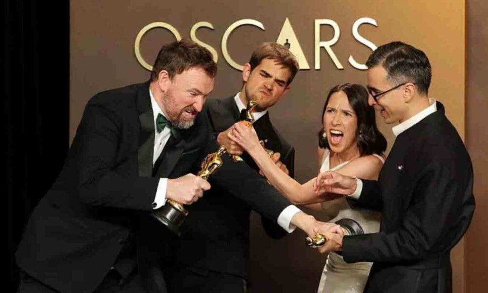 Όσκαρ 2026, Oscars 2026, ισοπαλία Όσκαρ, Oscars tie, Καλύτερη Ταινία Μικρού Μήκους, Best Live Action Short Film, The Singers, Two People Exchanging Saliva, Sam A Davis, Natalie Musteata, Alexandre Singh, Kumail Nanjiani, Academy Awards history, ιστορία των βραβείων Όσκαρ, τελετή απονομής Όσκαρ, Oscars ceremony, Katharine Hepburn, Barbra Streisand, Skyfall, Zero Dark Thirty, Timothée Chalamet, κινηματογραφικά νέα, movie news, Dolby Theatre, Frank Kafka's It's a Wonderful Life, Peter Capaldi, Academy of Motion Picture Arts and Sciences, νικητές Όσκαρ, Oscar winners list.