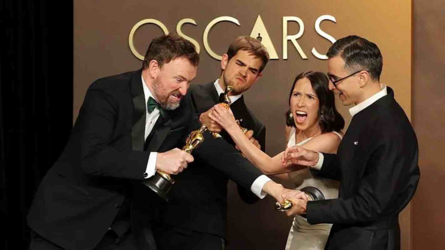 Όσκαρ 2026, Oscars 2026, ισοπαλία Όσκαρ, Oscars tie, Καλύτερη Ταινία Μικρού Μήκους, Best Live Action Short Film, The Singers, Two People Exchanging Saliva, Sam A Davis, Natalie Musteata, Alexandre Singh, Kumail Nanjiani, Academy Awards history, ιστορία των βραβείων Όσκαρ, τελετή απονομής Όσκαρ, Oscars ceremony, Katharine Hepburn, Barbra Streisand, Skyfall, Zero Dark Thirty, Timothée Chalamet, κινηματογραφικά νέα, movie news, Dolby Theatre, Frank Kafka's It's a Wonderful Life, Peter Capaldi, Academy of Motion Picture Arts and Sciences, νικητές Όσκαρ, Oscar winners list.