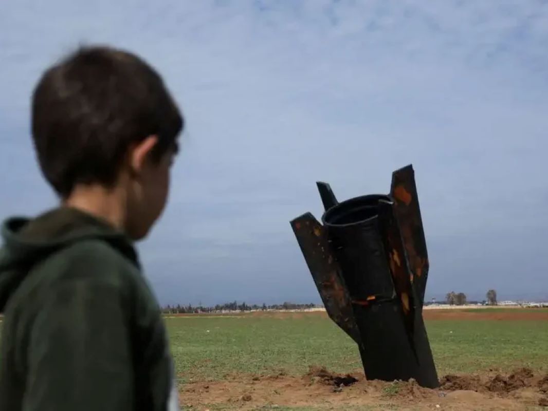 Πόλεμος Μέση Ανατολή, Middle East War, Ισραήλ Ιράν σύγκρουση, Israel Iran conflict, Επιθέσεις ΗΠΑ Ιράν, US strikes Iran, Εκρήξεις Ντουμπάι, Dubai explosions, Βάση Ιντσιρλίκ σειρήνες, Incirlik Air Base sirens, Άδανα Τουρκία, Adana Turkey news, Συντριβή αμερικανικού αεροπλάνου Ιράκ, US tanker plane crash Iraq, Γάλλος στρατιώτης Ιράκ, French soldier killed Iraq, Χεζμπολάχ Βηρυτός, Hezbollah Beirut, Στενά του Ορμούζ απειλή, Strait of Hormuz threats, Διεθνής ασφάλεια, International security, Έκτακτη επικαιρότητα, Breaking news Middle East, Γεωπολιτική κρίση, Geopolitical crisis, ΝΑΤΟ βάση Τουρκία, NATO base Turkey.